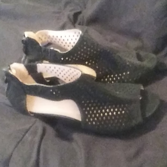 Heels - Picture 3 of 5